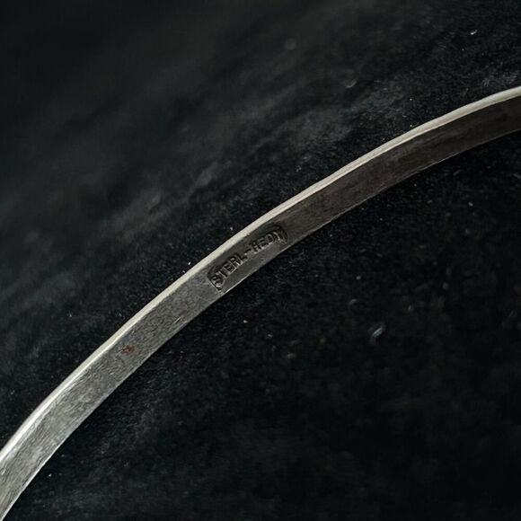 Vintage Marked 925 Sterling Etched Design Bangle Bracelet 3mm thick 7.85in-7.24g - Picture 4 of 5